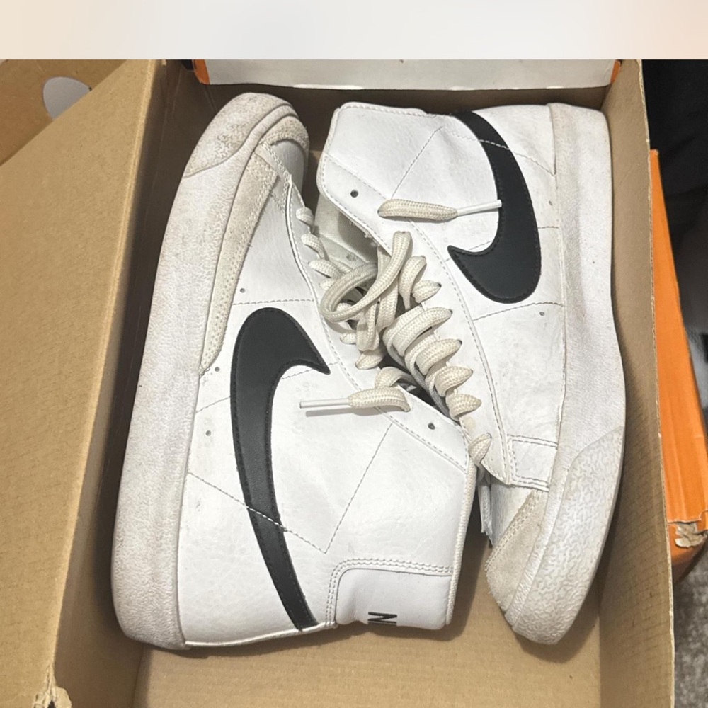 Nike White and Black Blazer Mid '77 Sneakers